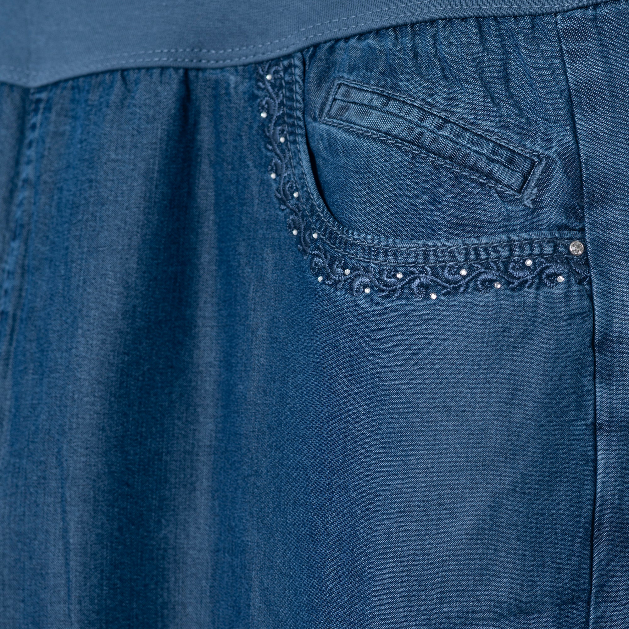 Elastic Waistband Ladies Jeans Pants